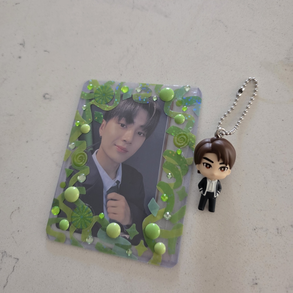 ENHYPEN JAY Photo card Green Top loader W/ Jay Keychain